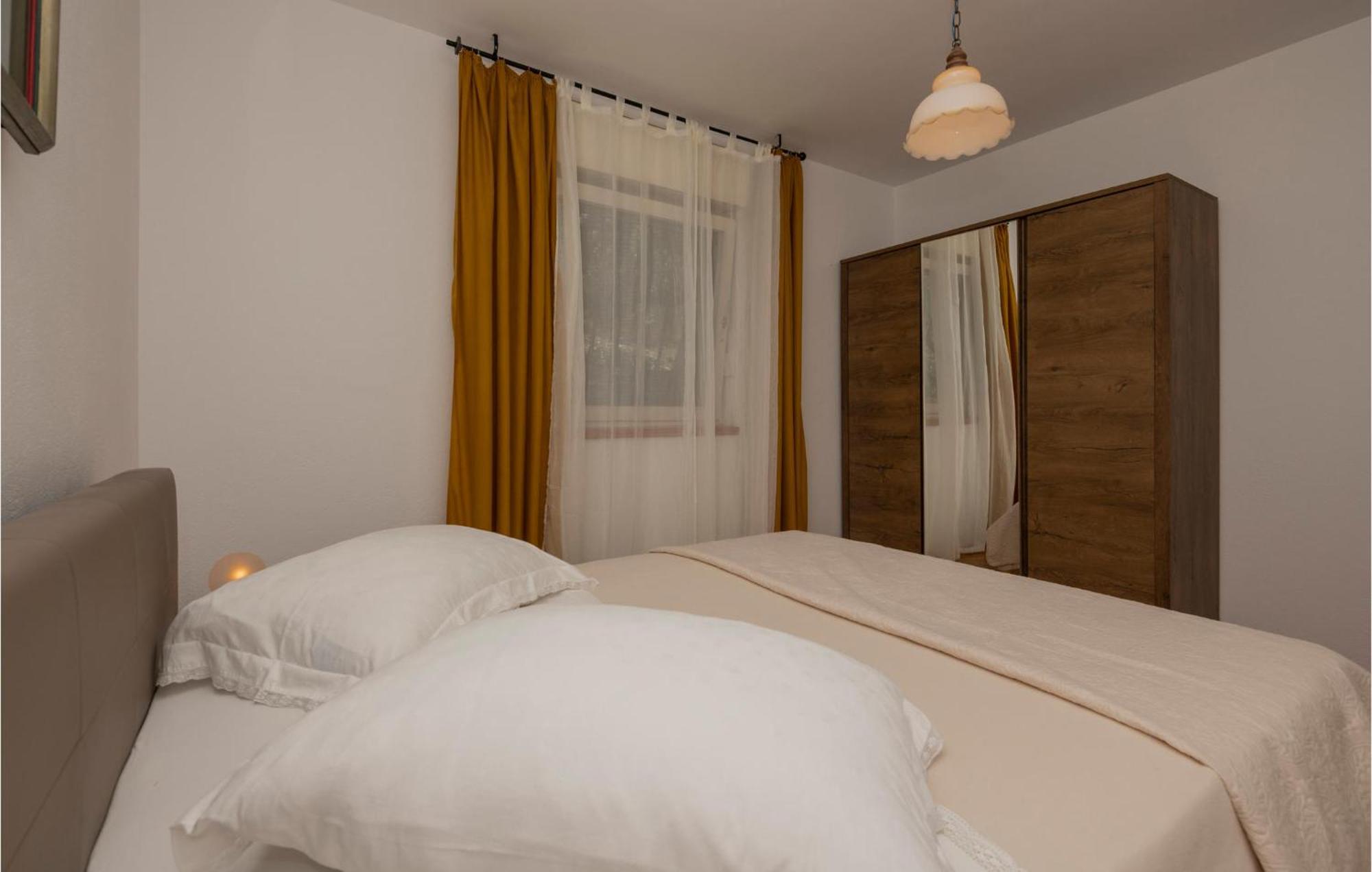 Nice Apartment In Tucepi With Wifi Экстерьер фото