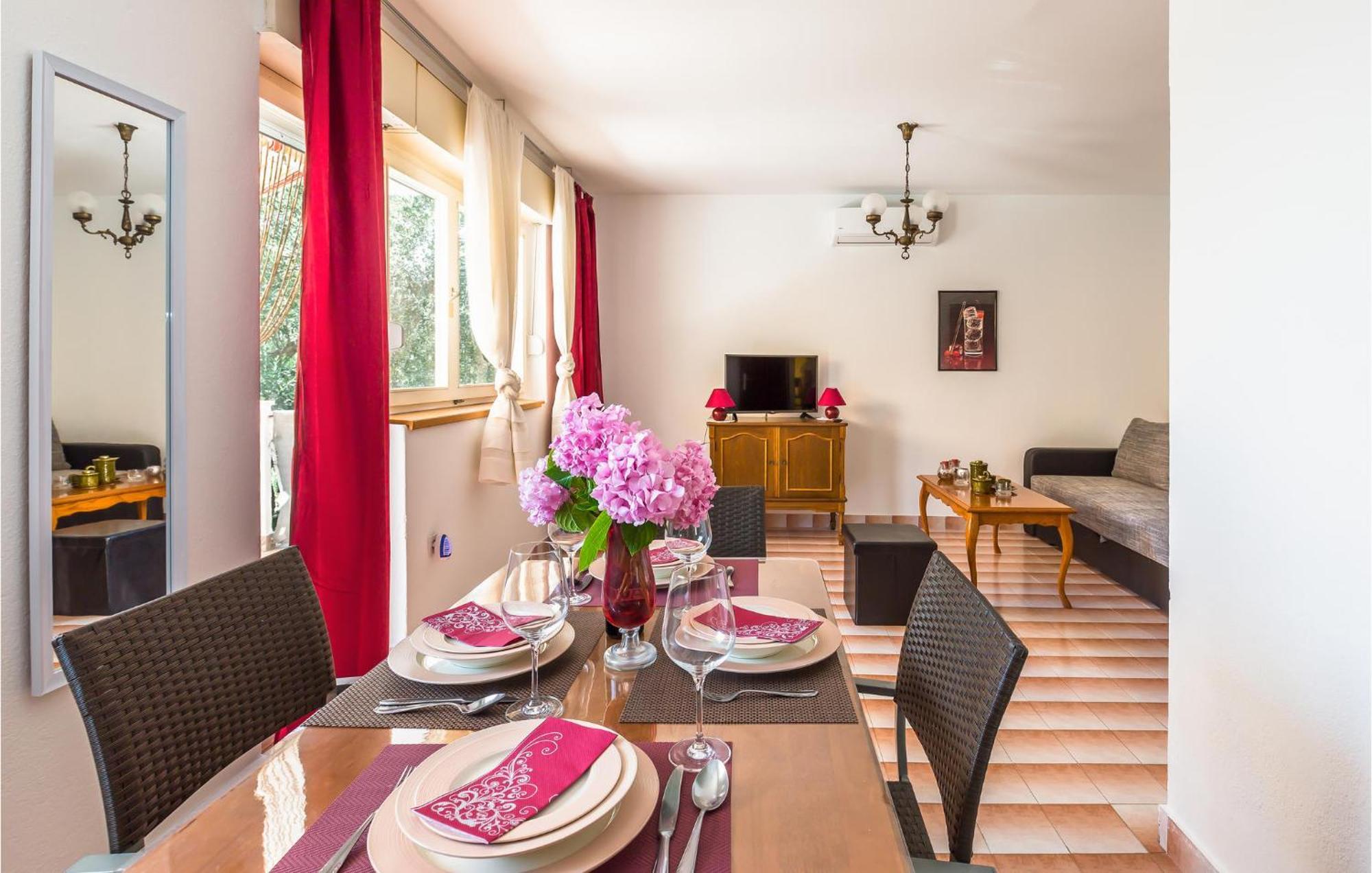 Nice Apartment In Tucepi With Wifi Экстерьер фото