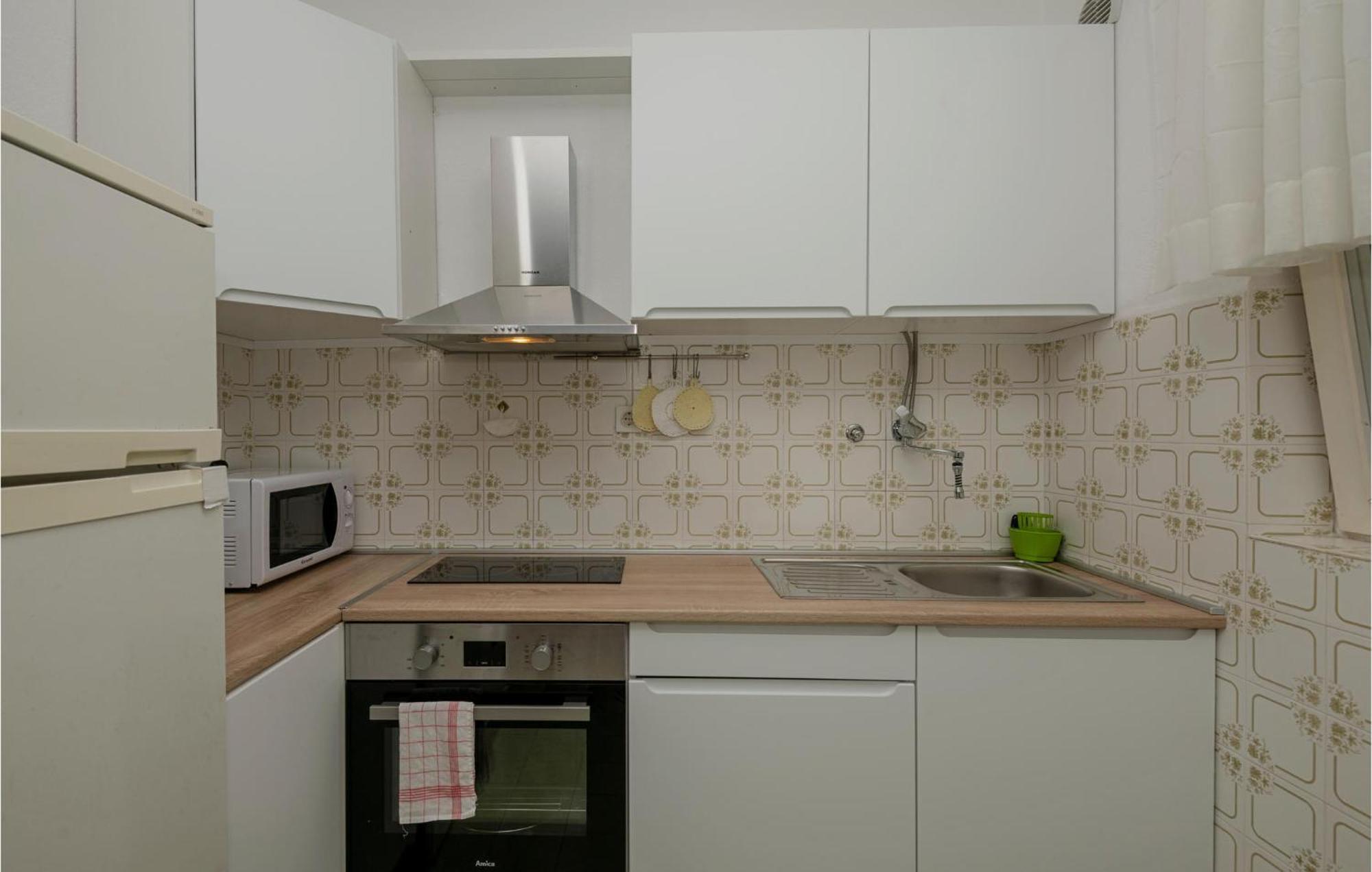 Nice Apartment In Tucepi With Wifi Экстерьер фото